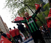 Bayrağı yerde bırakmayan kahraman Türk konuştu