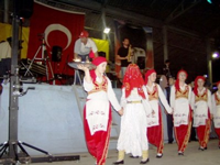 Halk oyunları ilgi ile izlendi