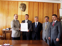 Öğretim üyelerinden Kaymakama şükran plaketi