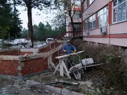 Devlet Hastanesine özürlü rampası yapılıyor