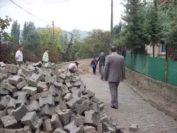 Orman sokakta parke çalışmaları devam ediyor