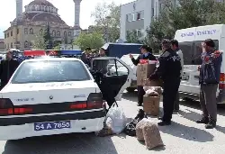 Geyve'de  satılan tütünlere el konuldu