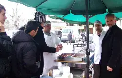 Annesi için Lokma dağıtıldı