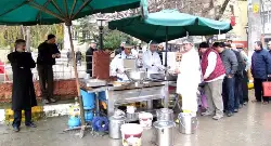 Annesi için Lokma dağıtıldı