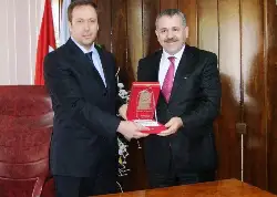 Milletvekili Dişli Geyve’de ziyaretlerde bulundu