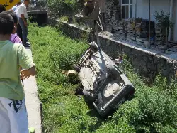 Geyve'de otomobil kanala uçtu