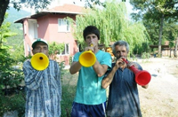 Meyve Bahçeleri Vuvuzela ile Korunuyor