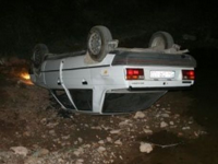 Telefona bakayım derken köprüden uçtu!