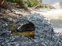 Geyve Boğazı’nda Tarihi Temel ve Burç Kalıntısı