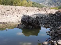 Geyve Boğazı’nda Tarihi Temel ve Burç Kalıntısı