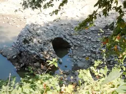 Geyve Boğazı’nda Tarihi Temel ve Burç Kalıntısı