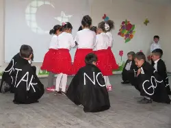 Türkçeden Başka Dil Kullanılmamalı