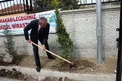 İHL Bahçesine Fidan Dikildi