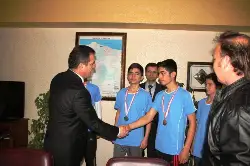 Başarılı Olan Öğrencilere Ödül