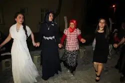 Esra ile Ercan Nişanlandı