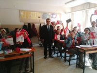 Ali Fuat Başgil'e Tablet Dağıtıldı