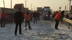Mermer yüklü TIR'lar çarpıştı, yol kapandı