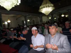 AYAĞININ ALTINI ÖPEYİM