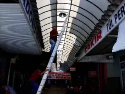 Patlayan Ampuller Değiştiriliyor