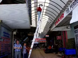 Patlayan Ampuller Değiştiriliyor