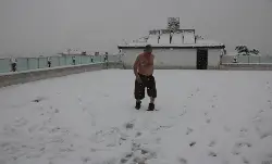 Üşümeyen Efsane Adam'dan Kar Şov!
