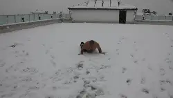 Üşümeyen Efsane Adam'dan Kar Şov!