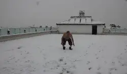 Üşümeyen Efsane Adam'dan Kar Şov!