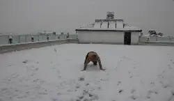 Üşümeyen Efsane Adam'dan Kar Şov!
