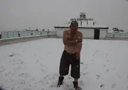 Üşümeyen Efsane Adam'dan Kar Şov!