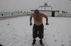 Üşümeyen Efsane Adam'dan Kar Şov!