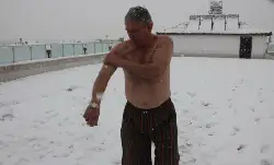 Üşümeyen Efsane Adam'dan Kar Şov!