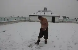 Üşümeyen Efsane Adam'dan Kar Şov!