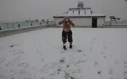 Üşümeyen Efsane Adam'dan Kar Şov!
