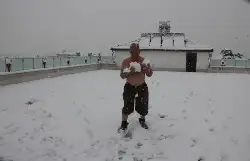 Üşümeyen Efsane Adam'dan Kar Şov!
