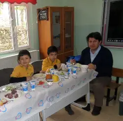 Eşme İlkokulunda Dönem Sonu Etkinliği