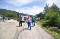 Güney Mahallesinde Sathi Kaplama Yol Çalışması Devam Ediyor