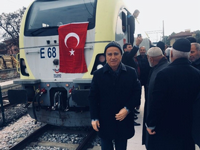 TREN ALKIŞLARLA KARŞILANDI