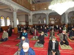 CAMİLERDE 5 VAKİT NAMAZ KILMAK SERBES