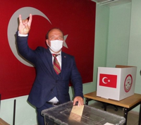 MHP'de MURAT ÇAKMAK GÜVEN TAZELEDİ