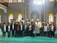 Gençlerden Duygusal Cami Ziyareti