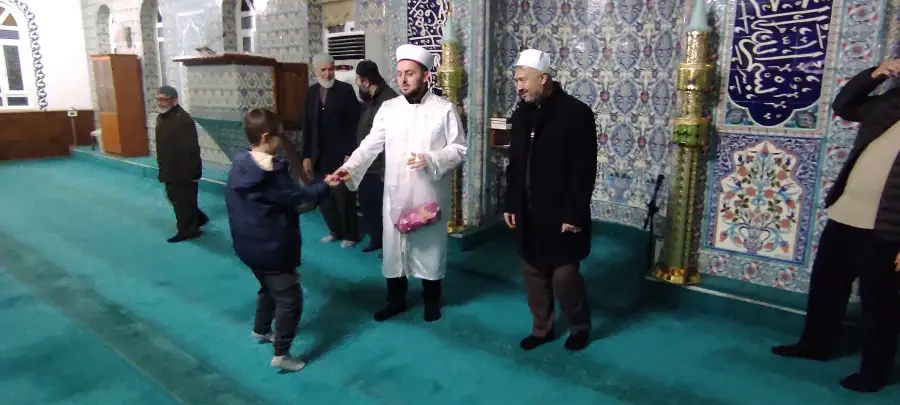 Geyve'de Çocuklara Tatlı Sürpriz
