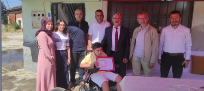 DMD hastası Ahmet Ayaz'ın karne sevinci